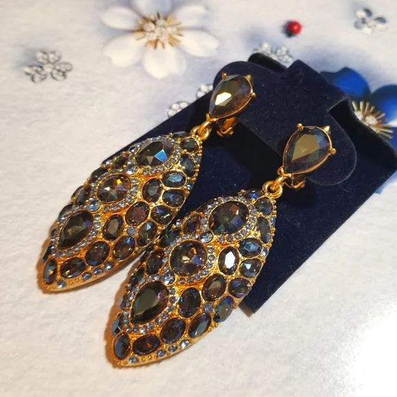 BRAND NEW Oscar de la Renta Crystal Elegance 14k plated Clip Earrings - Picture 3 of 8